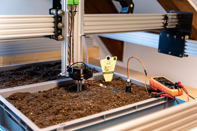 Unser FarmBot - Digitales Gemüsebet in Aktion in Stralsund